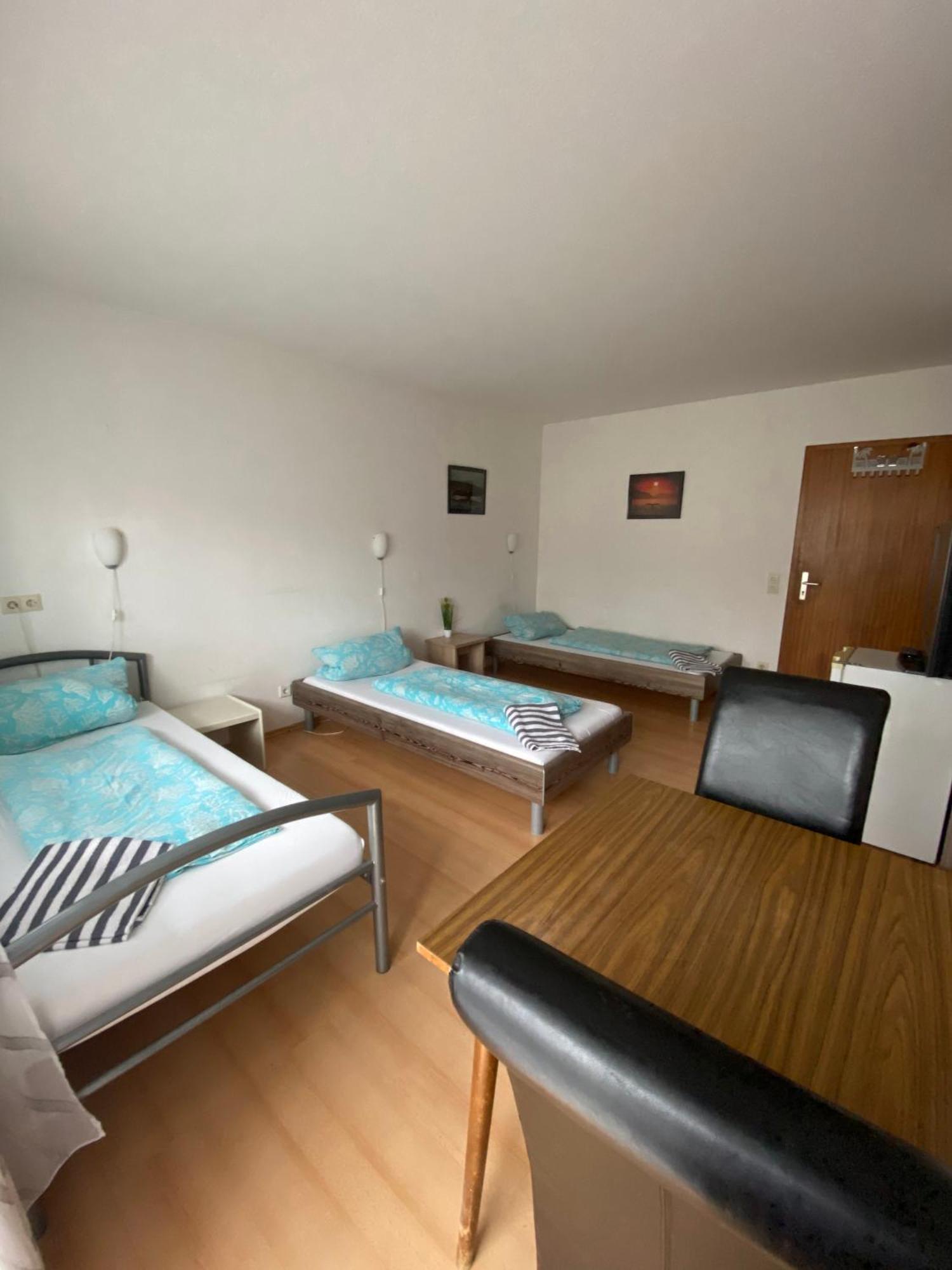 Monteurzimmer - Karlsbad Dış mekan fotoğraf