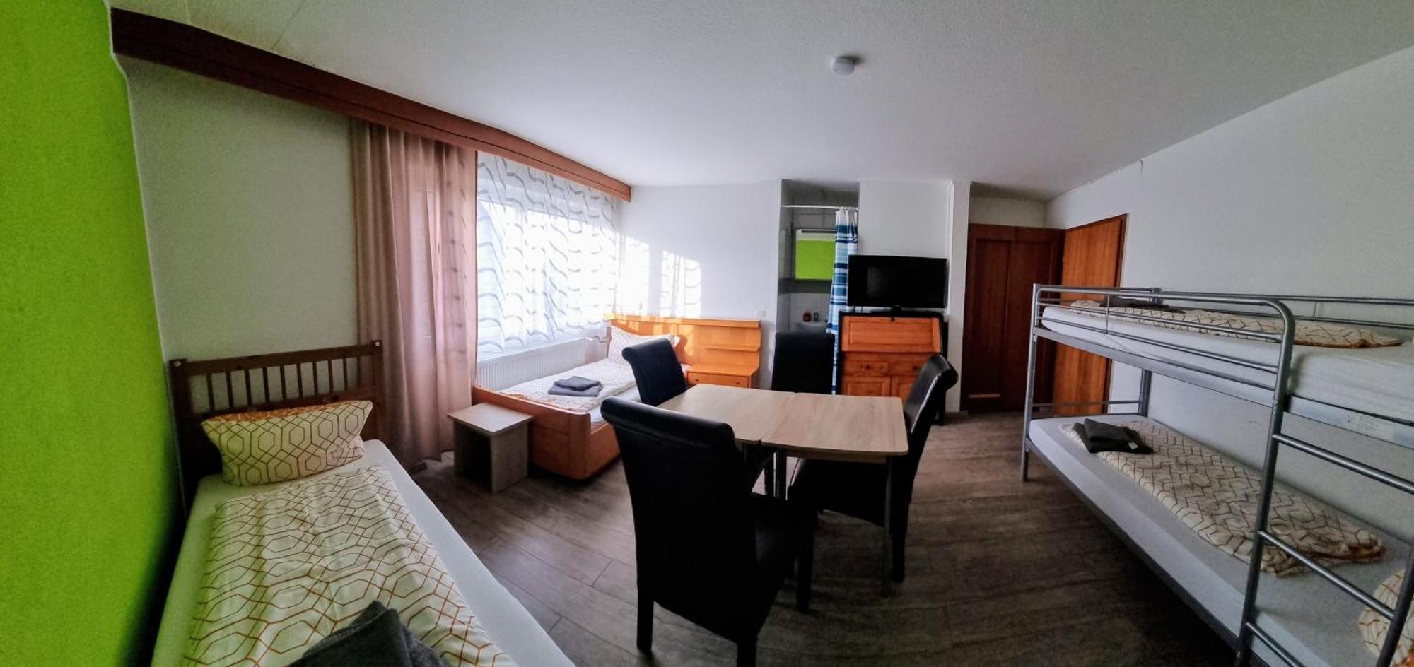 Monteurzimmer - Karlsbad Dış mekan fotoğraf