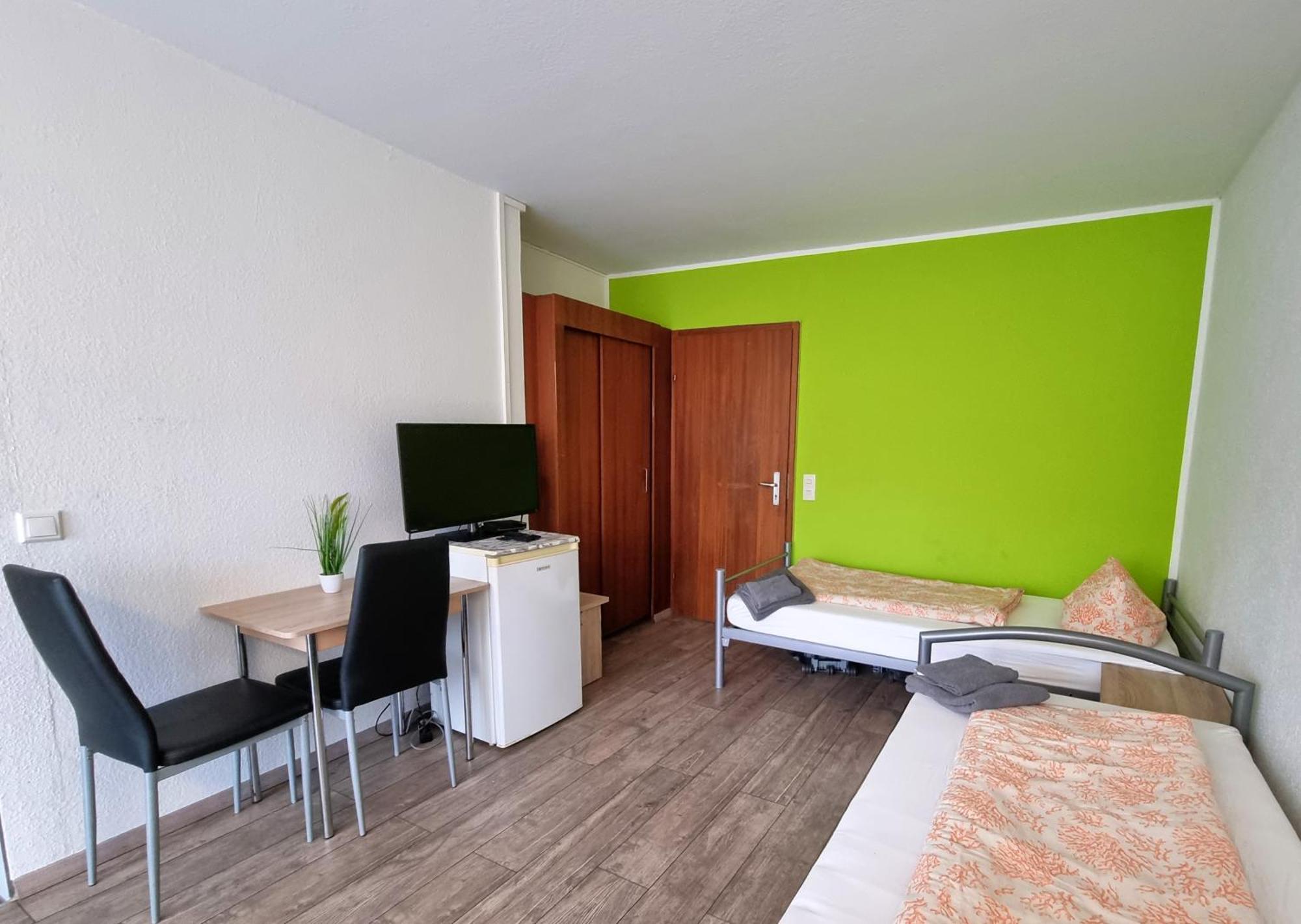 Monteurzimmer - Karlsbad Dış mekan fotoğraf