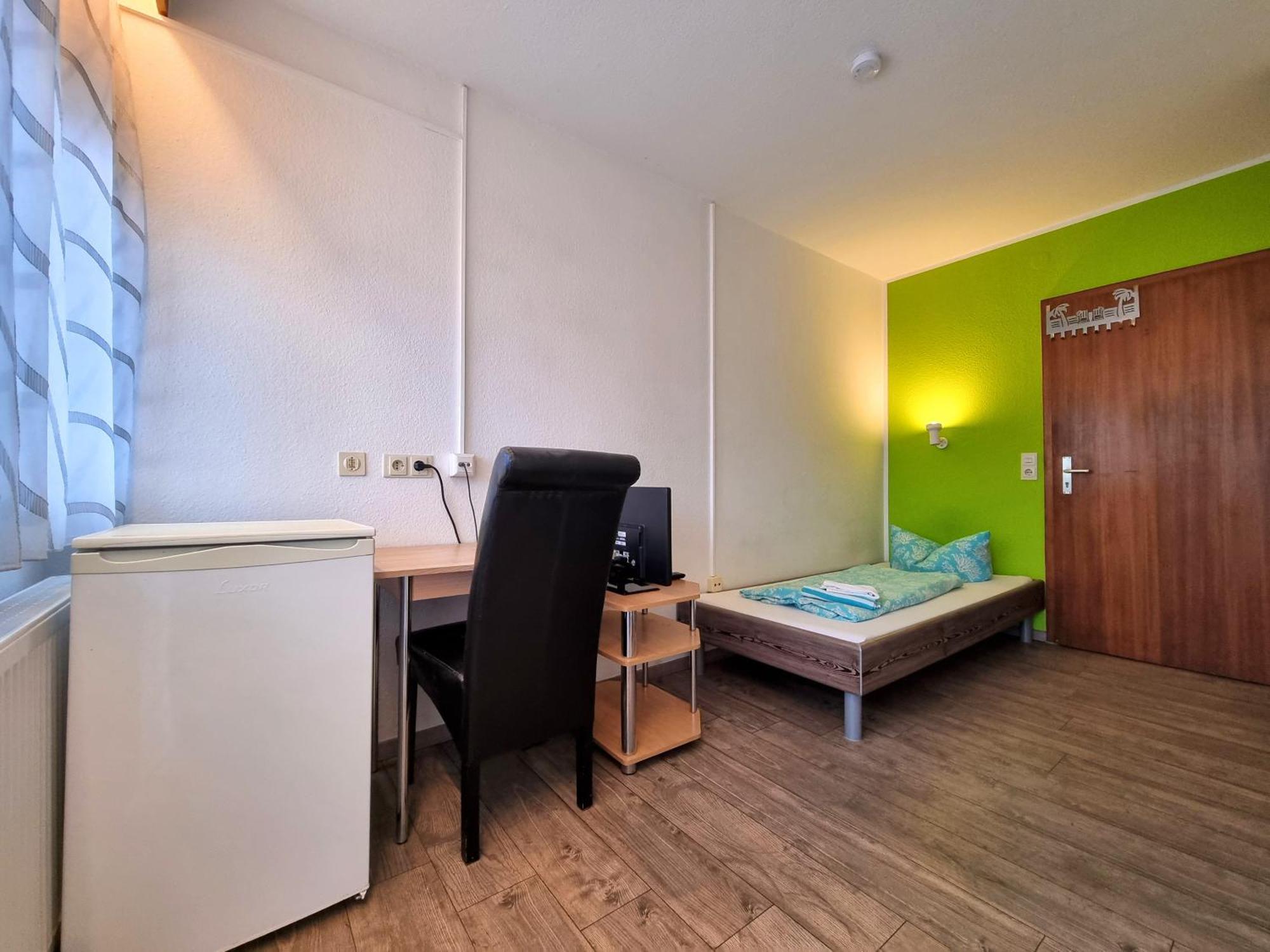 Monteurzimmer - Karlsbad Dış mekan fotoğraf