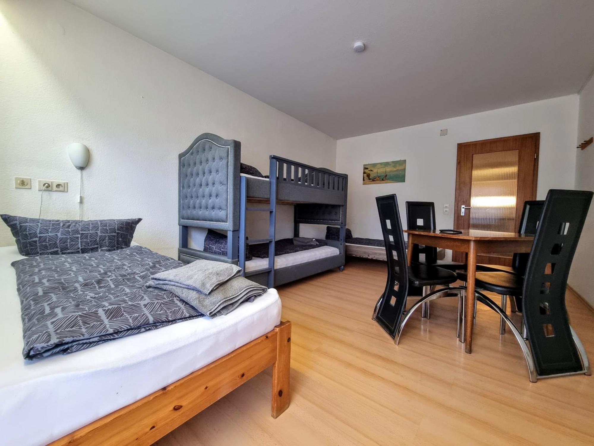 Monteurzimmer - Karlsbad Dış mekan fotoğraf