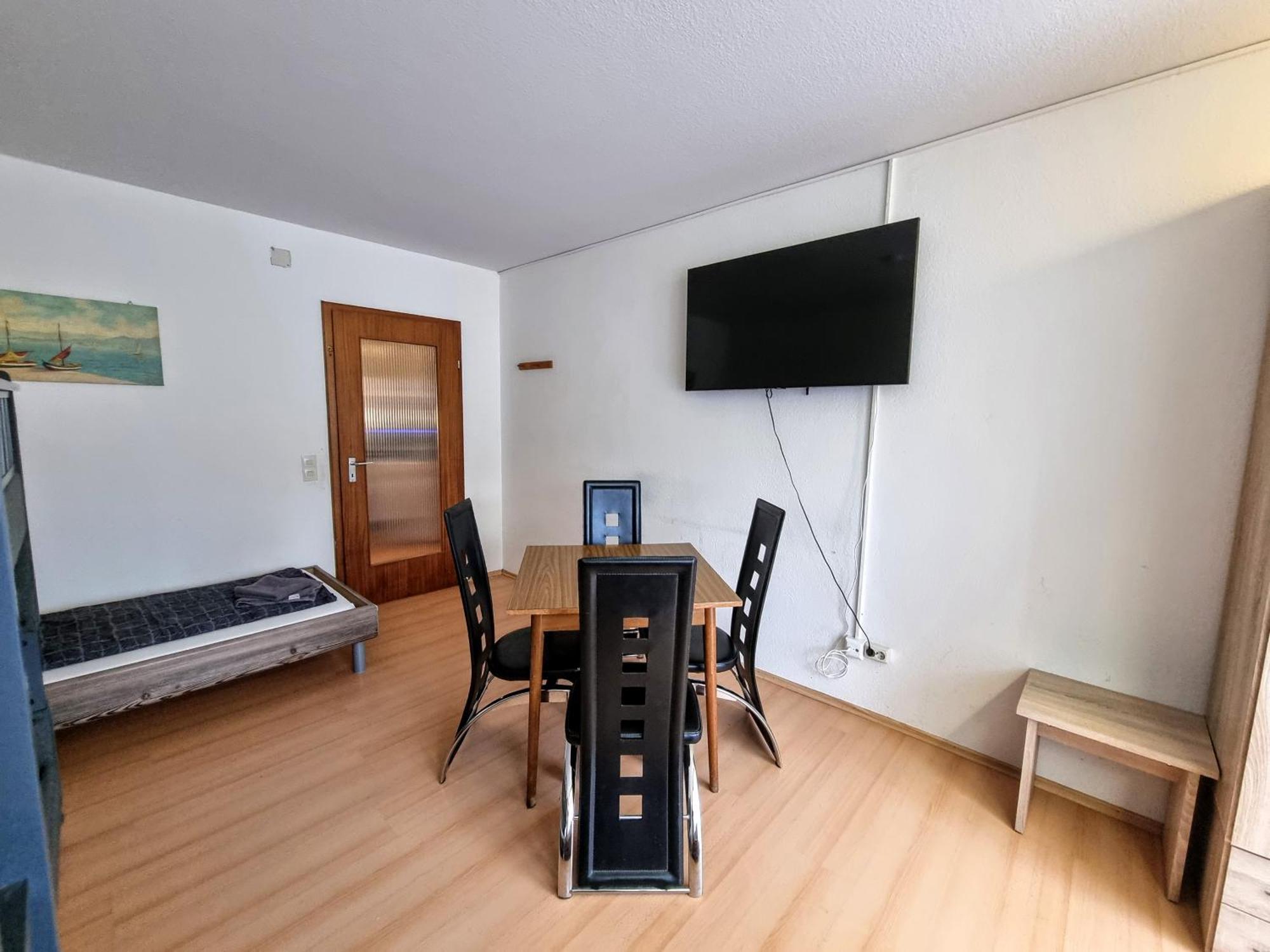Monteurzimmer - Karlsbad Dış mekan fotoğraf