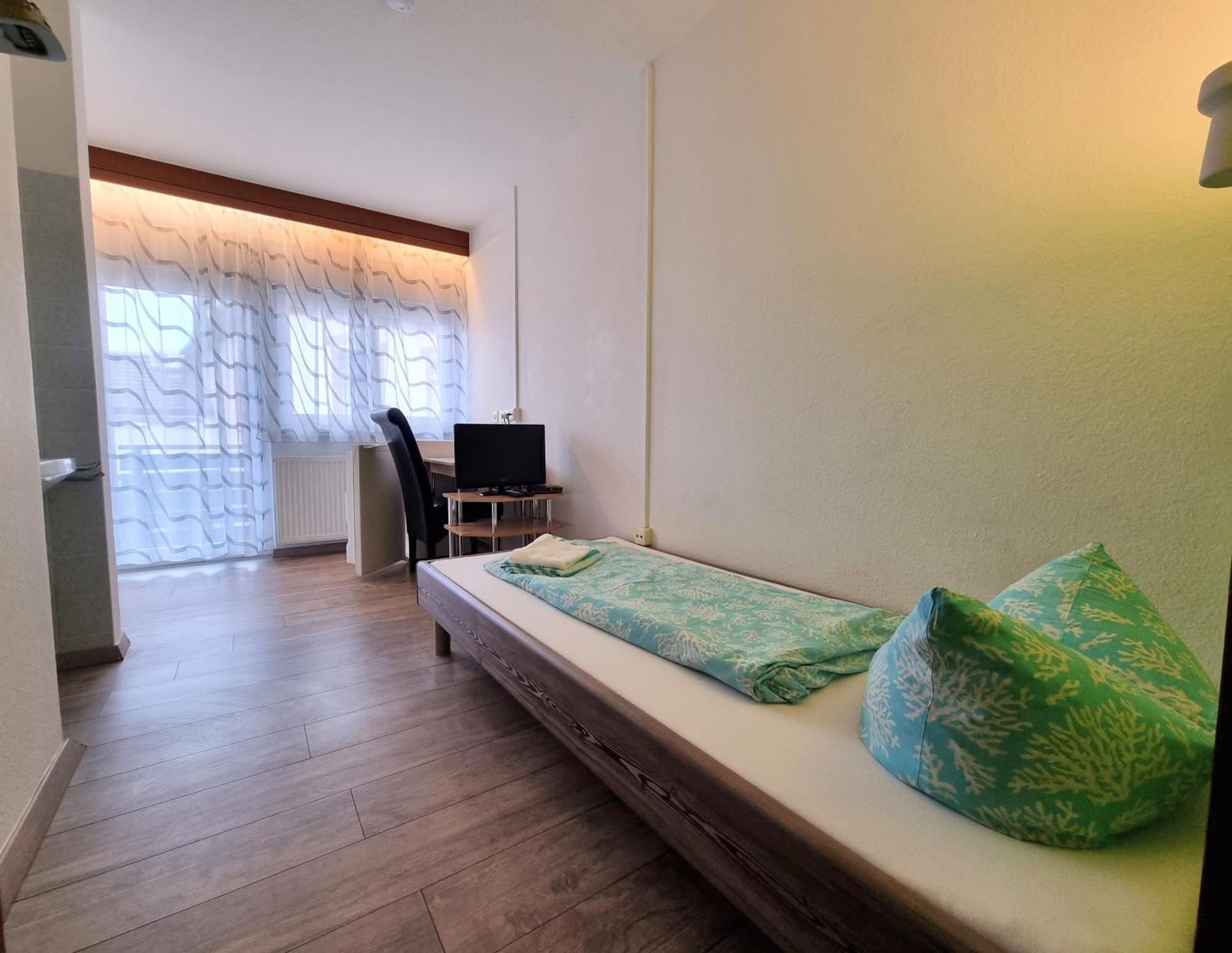 Monteurzimmer - Karlsbad Dış mekan fotoğraf