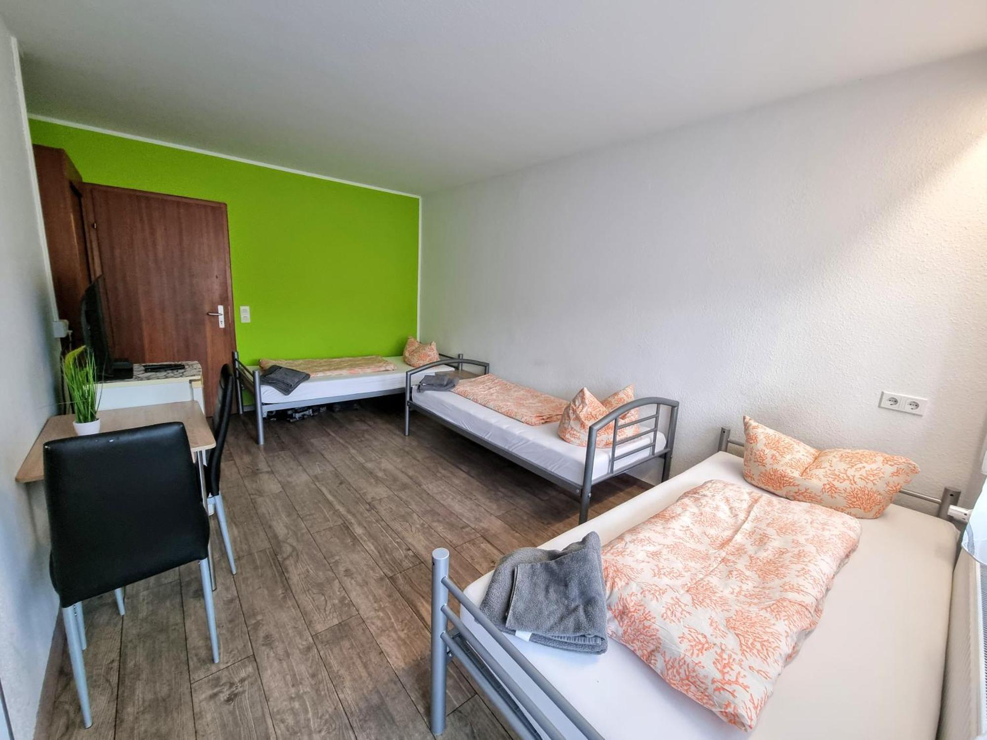 Monteurzimmer - Karlsbad Dış mekan fotoğraf