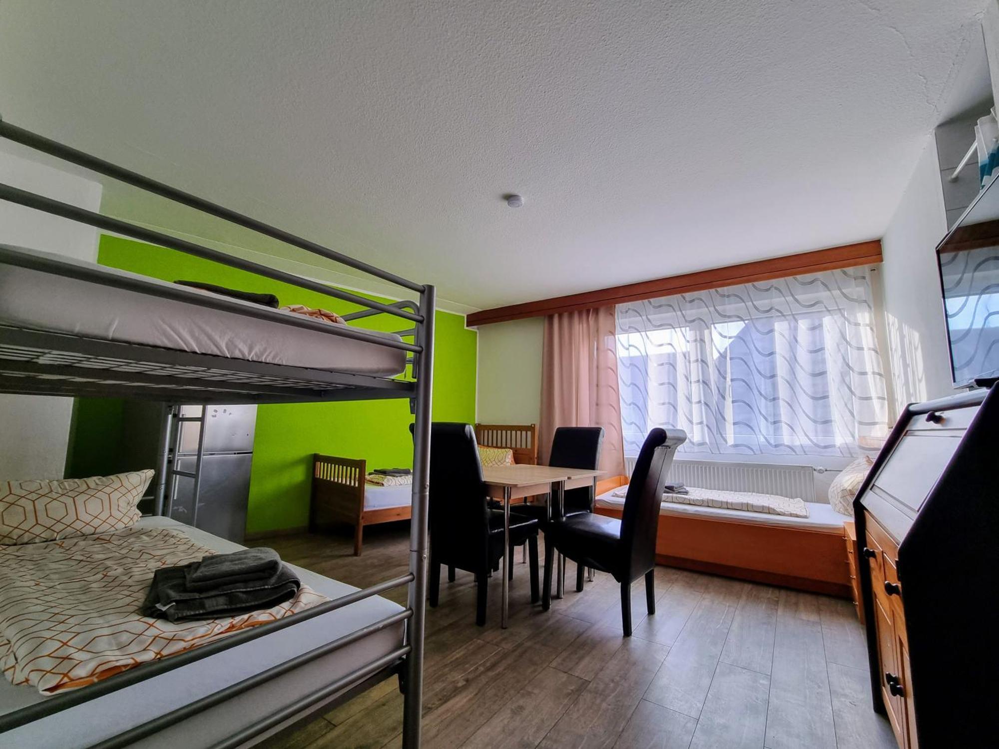 Monteurzimmer - Karlsbad Dış mekan fotoğraf