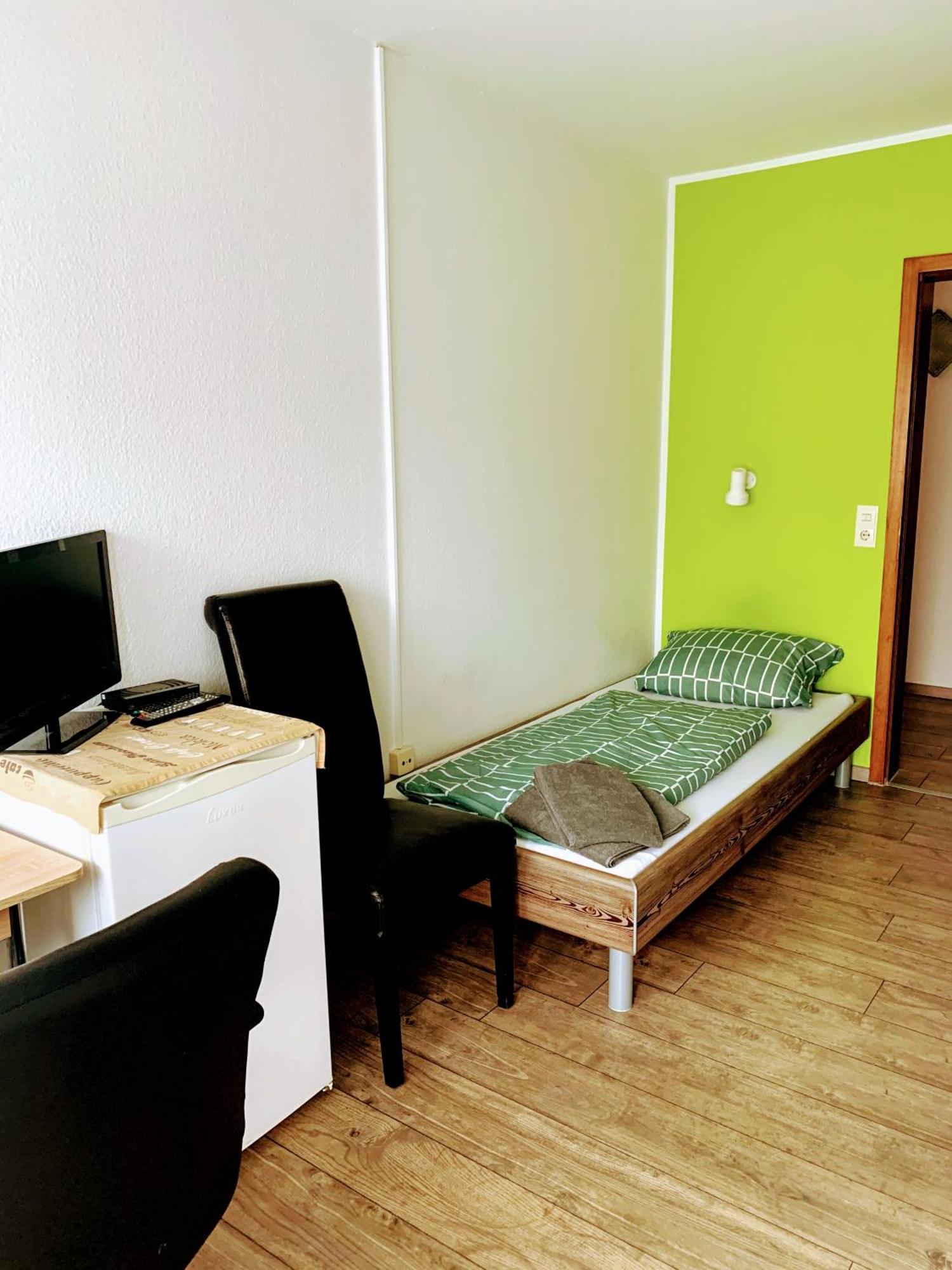 Monteurzimmer - Karlsbad Dış mekan fotoğraf