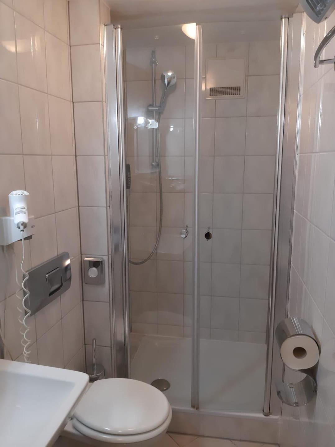 Monteurzimmer - Karlsbad Dış mekan fotoğraf